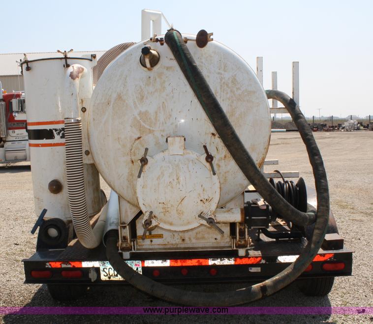 image for item 4888 2000 Maxey SPV 800 vac unit on trailer