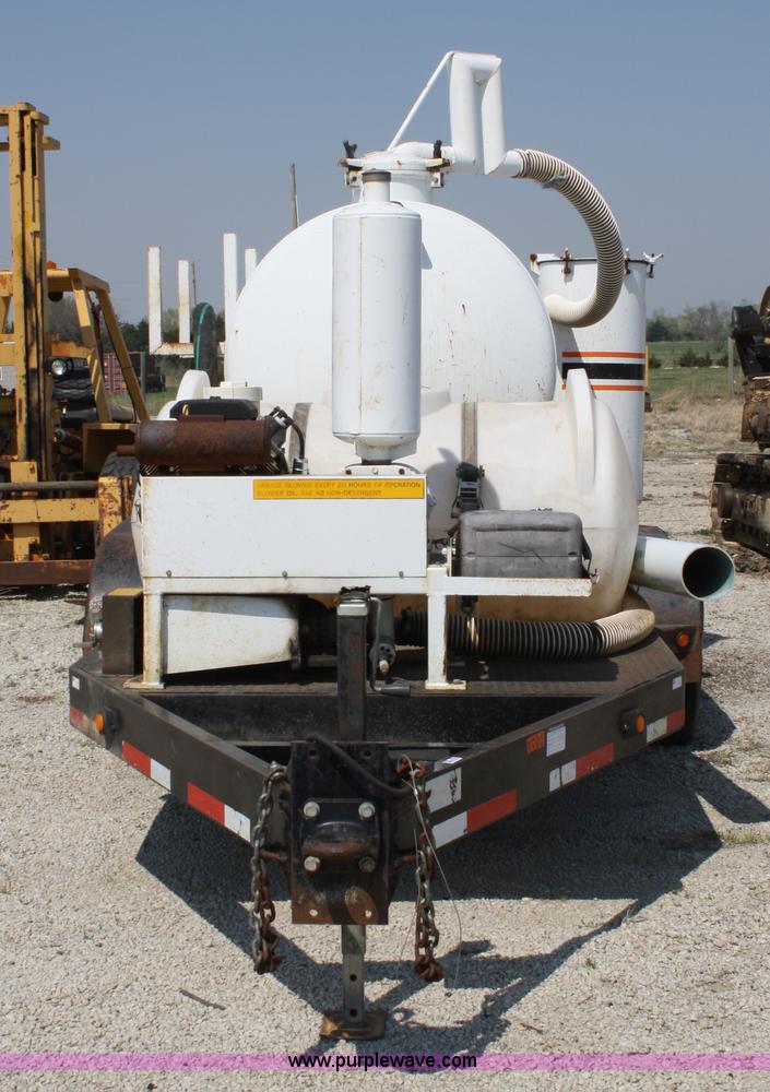 image for item 4888 2000 Maxey SPV 800 vac unit on trailer