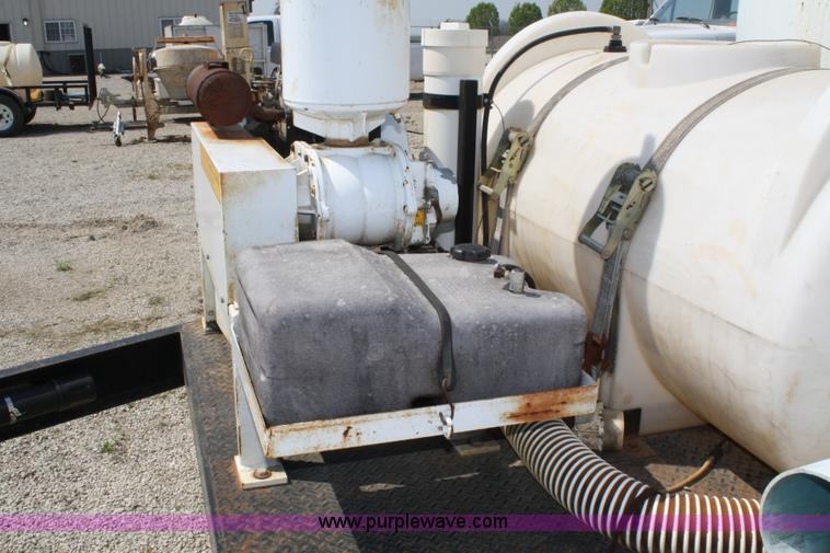 image for item 4888 2000 Maxey SPV 800 vac unit on trailer