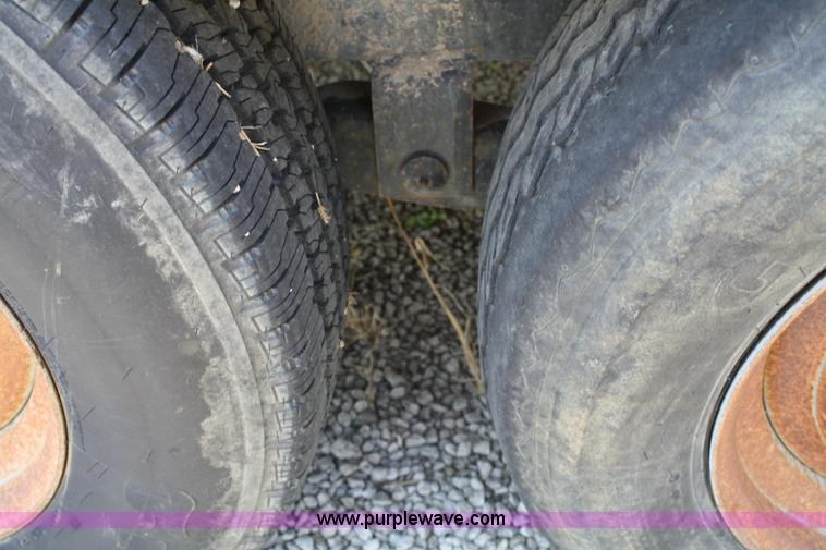 image for item 4888 2000 Maxey SPV 800 vac unit on trailer