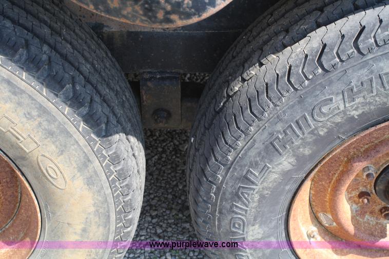 image for item 4888 2000 Maxey SPV 800 vac unit on trailer