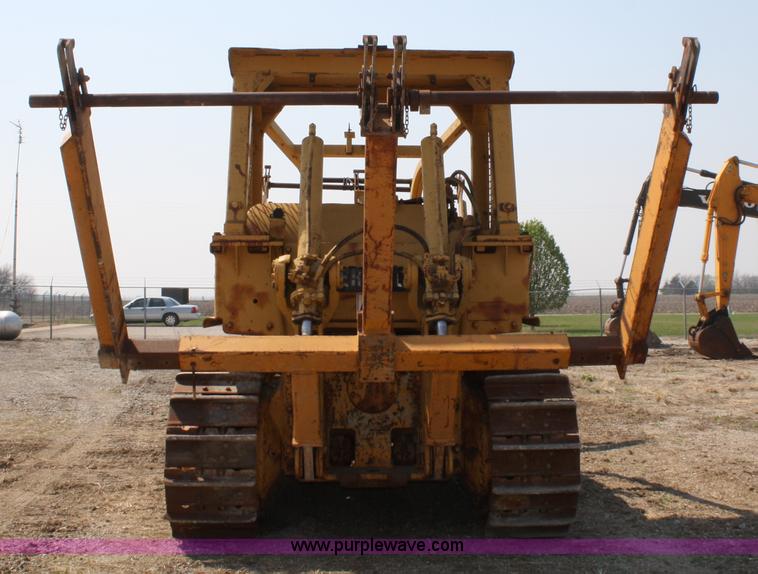 image for item 4889 1972 Caterpillar D7F dozer
