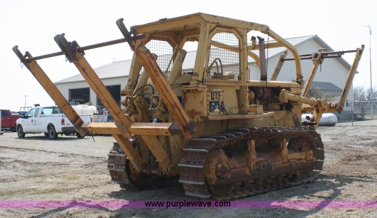 image for item 4889 1972 Caterpillar D7F dozer