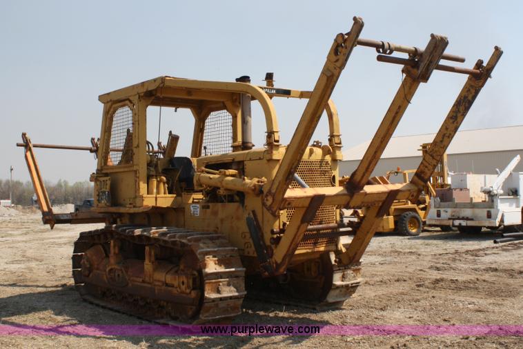 image for item 4889 1972 Caterpillar D7F dozer