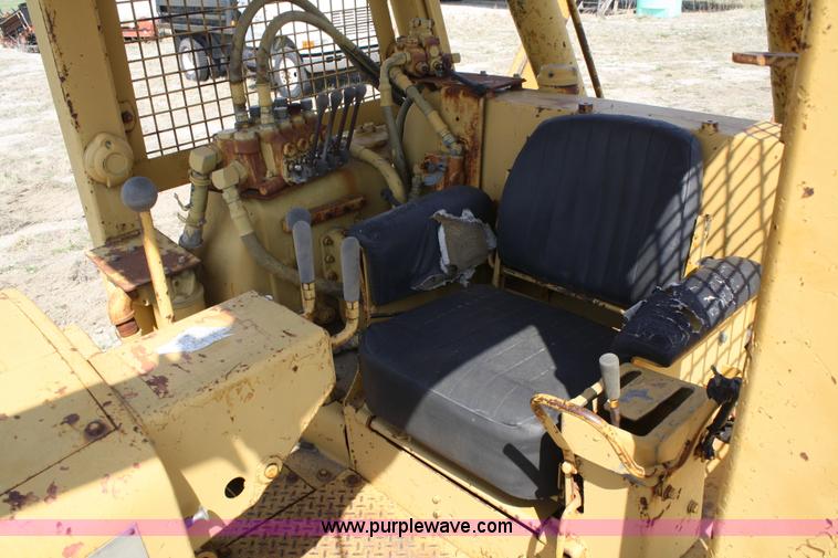 image for item 4889 1972 Caterpillar D7F dozer