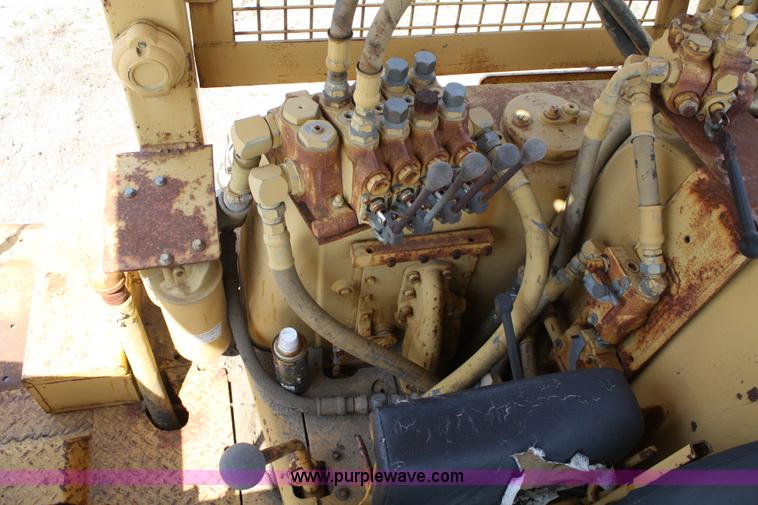 image for item 4889 1972 Caterpillar D7F dozer