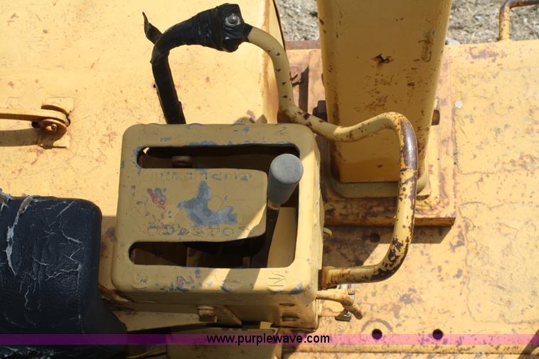 image for item 4889 1972 Caterpillar D7F dozer