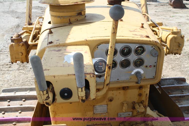 image for item 4889 1972 Caterpillar D7F dozer
