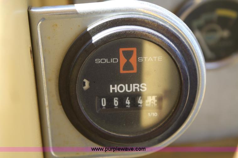 image for item 4889 1972 Caterpillar D7F dozer