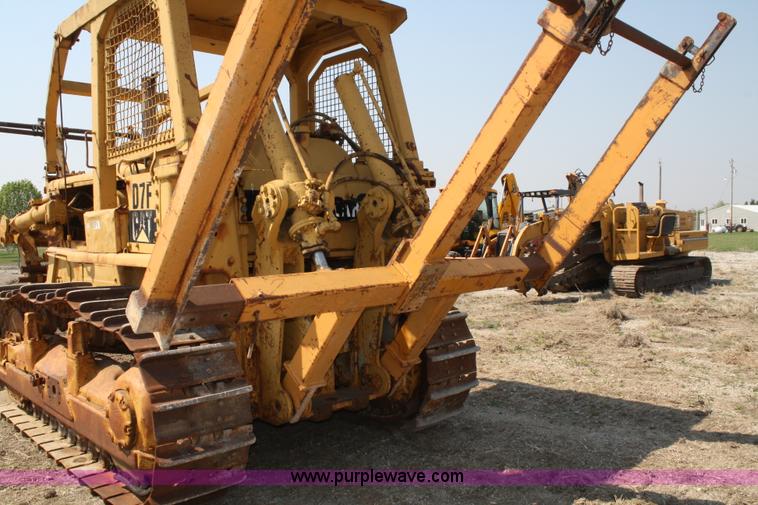 image for item 4889 1972 Caterpillar D7F dozer