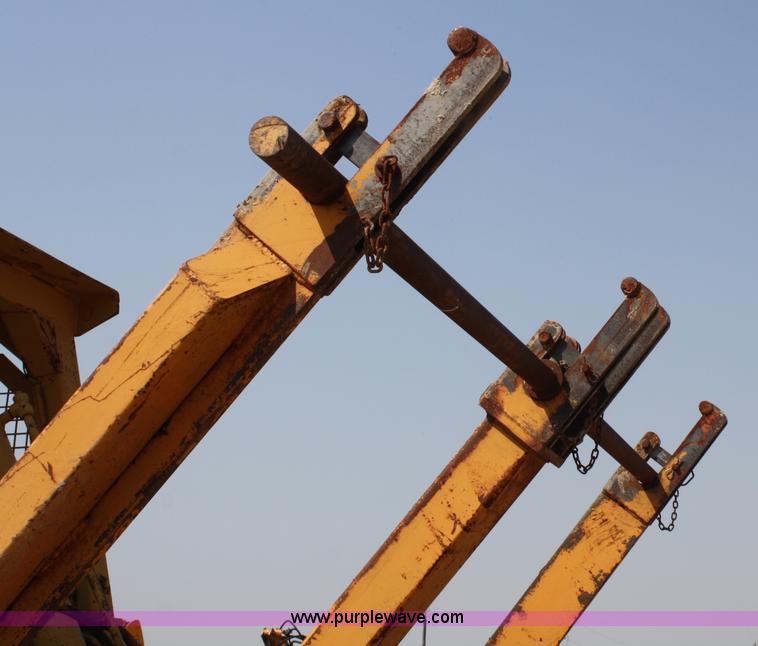 image for item 4889 1972 Caterpillar D7F dozer