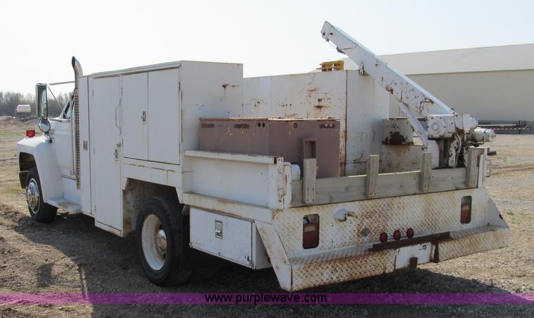 image for item 4894 1989 Ford F700 service truck
