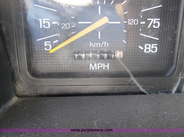 image for item 4894 1989 Ford F700 service truck