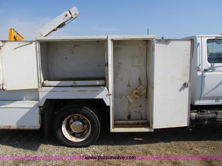 image for item 4894 1989 Ford F700 service truck