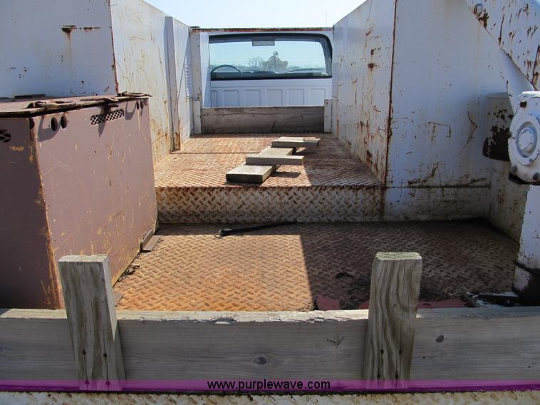 image for item 4894 1989 Ford F700 service truck
