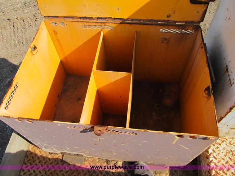 image for item 4894 1989 Ford F700 service truck