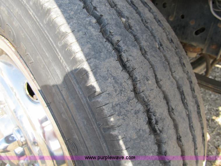 image for item 4894 1989 Ford F700 service truck