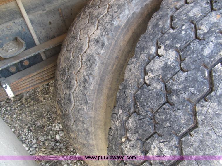 image for item 4894 1989 Ford F700 service truck