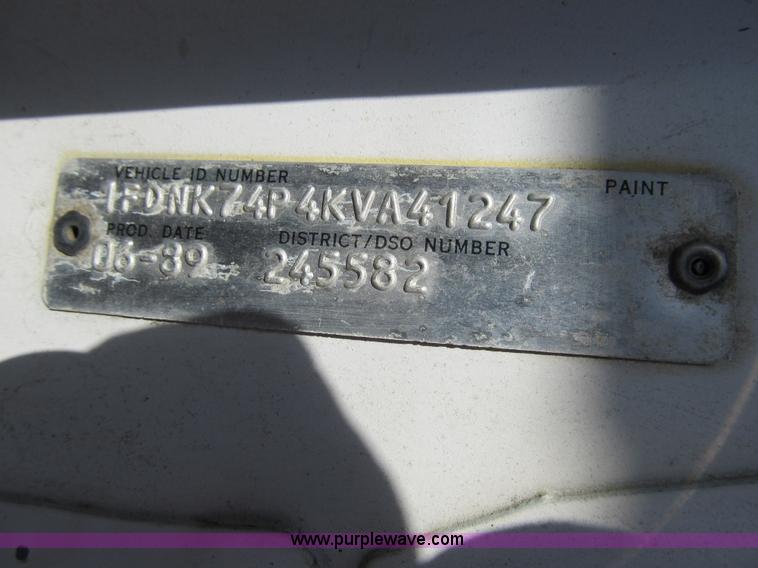 image for item 4894 1989 Ford F700 service truck