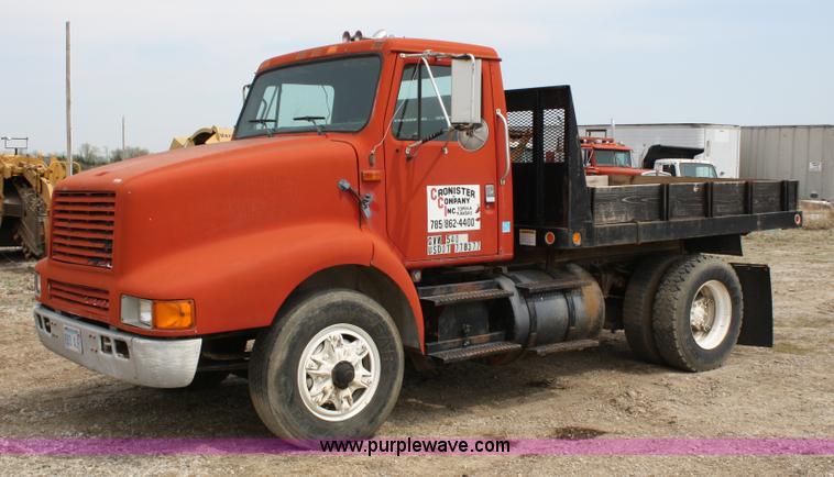 image for item 4896 1993 International 8200 flatbed semi truck