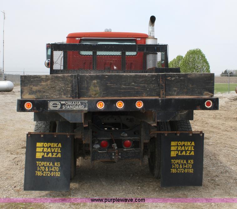 image for item 4896 1993 International 8200 flatbed semi truck