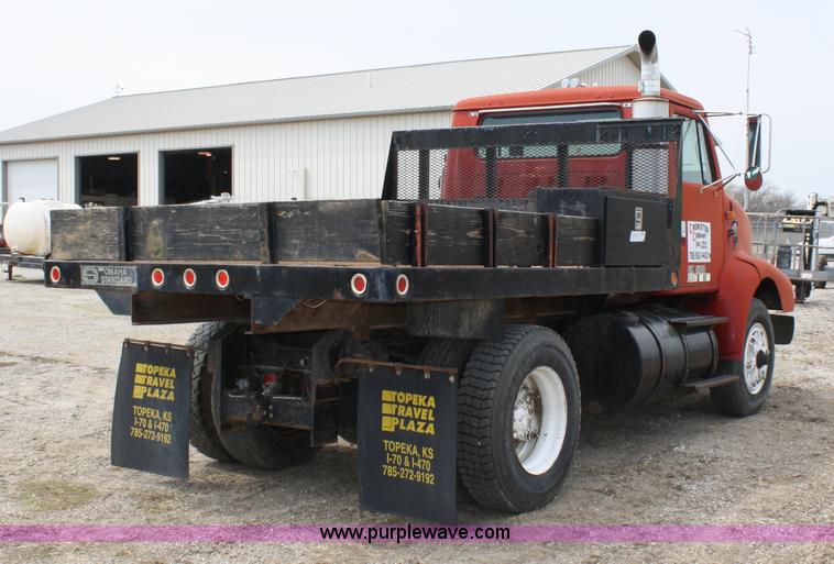 image for item 4896 1993 International 8200 flatbed semi truck