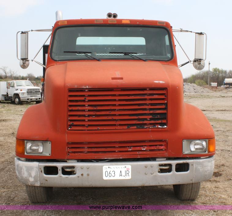 image for item 4896 1993 International 8200 flatbed semi truck