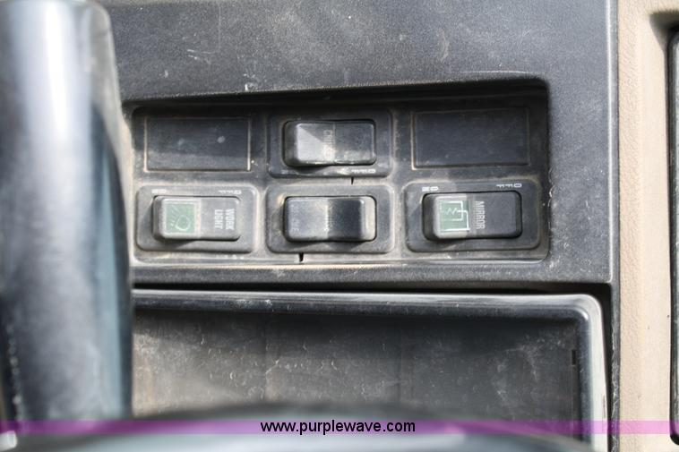 image for item 4896 1993 International 8200 flatbed semi truck