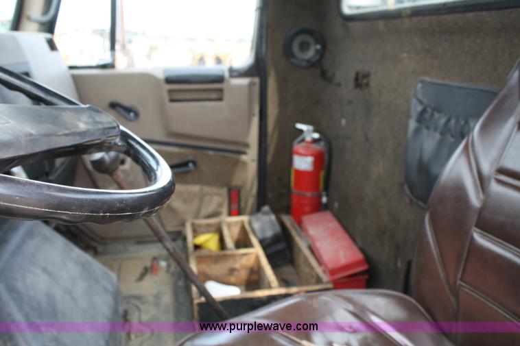 image for item 4896 1993 International 8200 flatbed semi truck