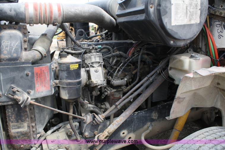 image for item 4896 1993 International 8200 flatbed semi truck