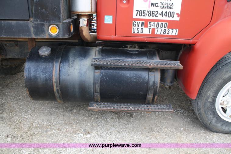 image for item 4896 1993 International 8200 flatbed semi truck