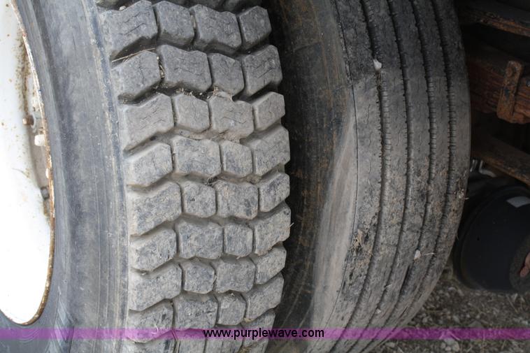 image for item 4896 1993 International 8200 flatbed semi truck