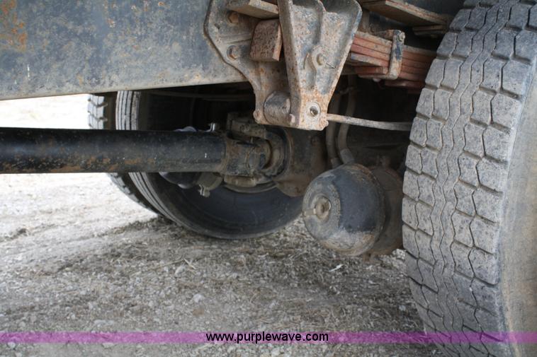 image for item 4896 1993 International 8200 flatbed semi truck