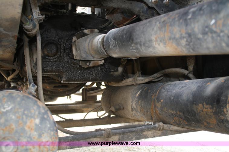 image for item 4896 1993 International 8200 flatbed semi truck