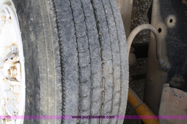 image for item 4896 1993 International 8200 flatbed semi truck