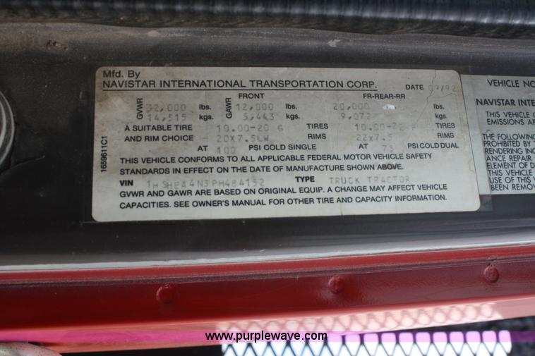 image for item 4896 1993 International 8200 flatbed semi truck