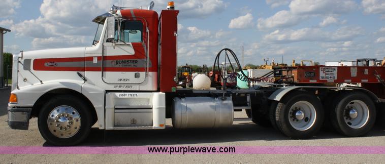 image for item 4903 1992 Peterbilt 377 semi truck