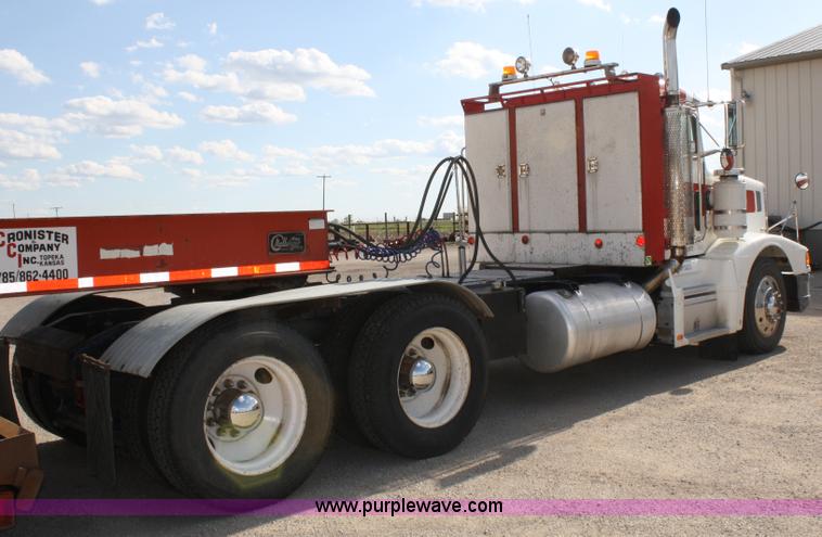 image for item 4903 1992 Peterbilt 377 semi truck