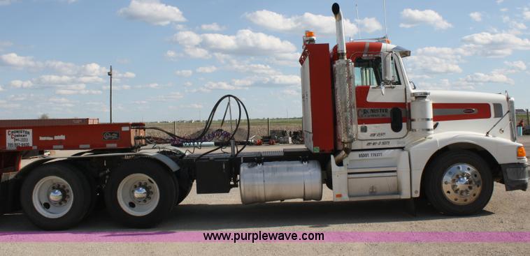 image for item 4903 1992 Peterbilt 377 semi truck