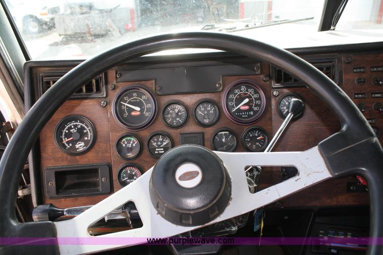image for item 4903 1992 Peterbilt 377 semi truck