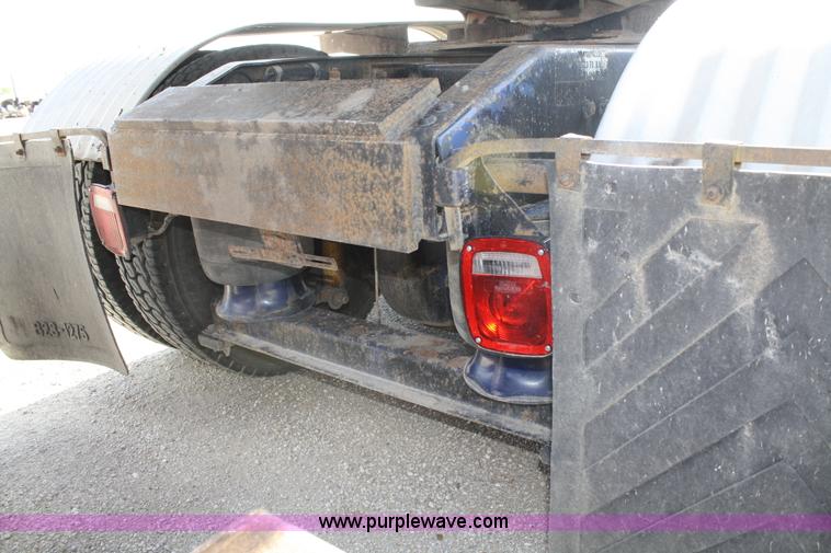 image for item 4903 1992 Peterbilt 377 semi truck