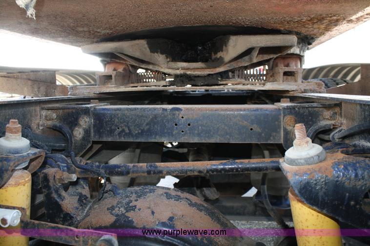 image for item 4903 1992 Peterbilt 377 semi truck