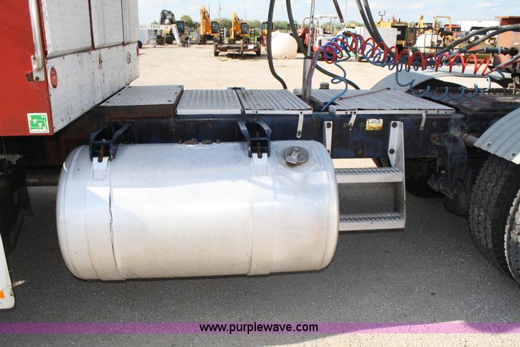 image for item 4903 1992 Peterbilt 377 semi truck