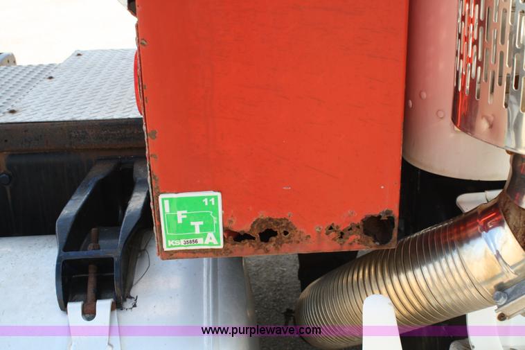 image for item 4903 1992 Peterbilt 377 semi truck