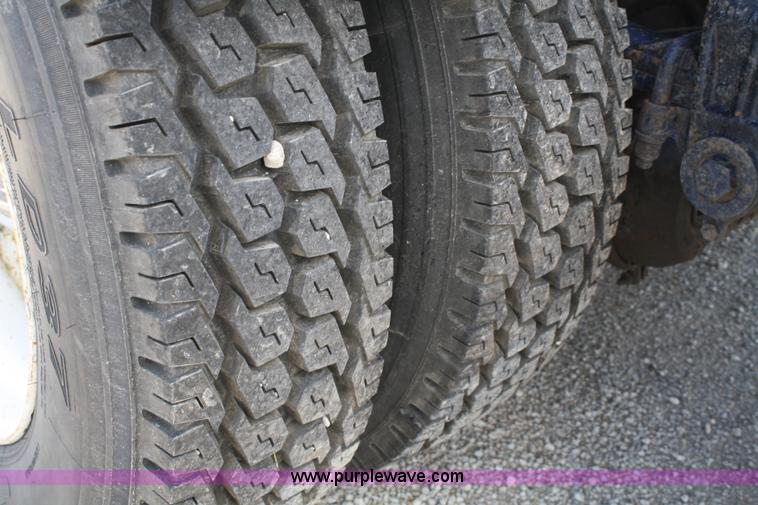 image for item 4903 1992 Peterbilt 377 semi truck