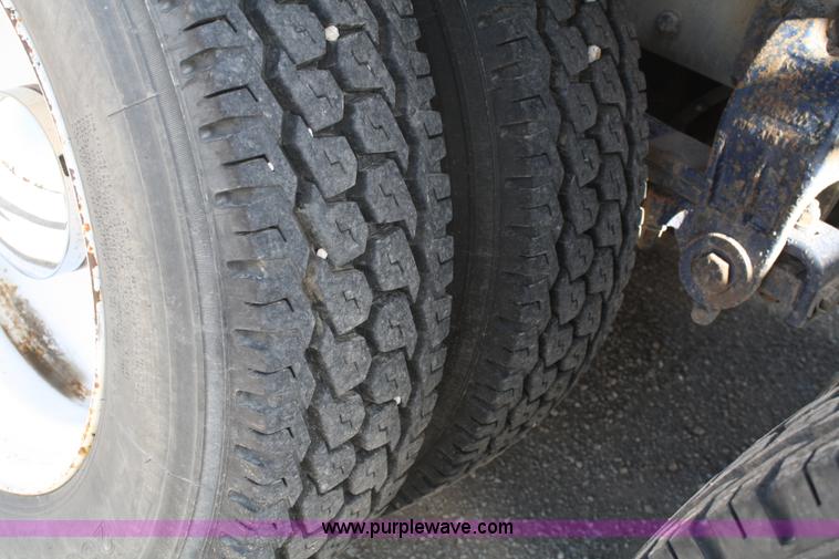 image for item 4903 1992 Peterbilt 377 semi truck