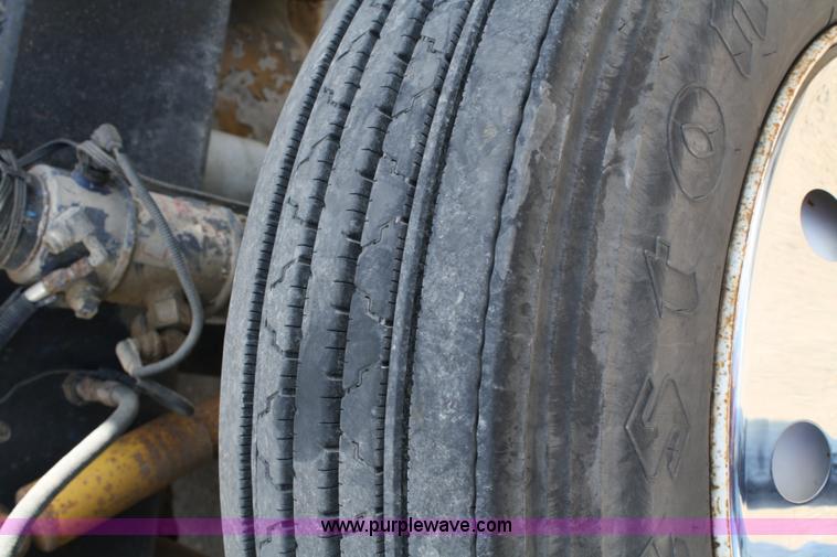 image for item 4903 1992 Peterbilt 377 semi truck