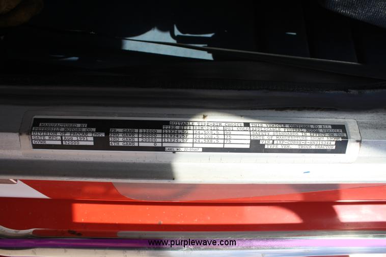 image for item 4903 1992 Peterbilt 377 semi truck