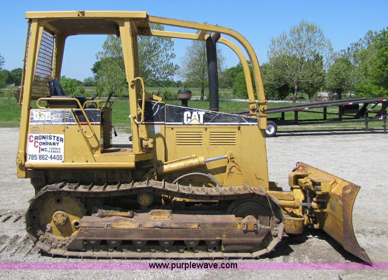 image for item 8478 Caterpillar D3C XL dozer