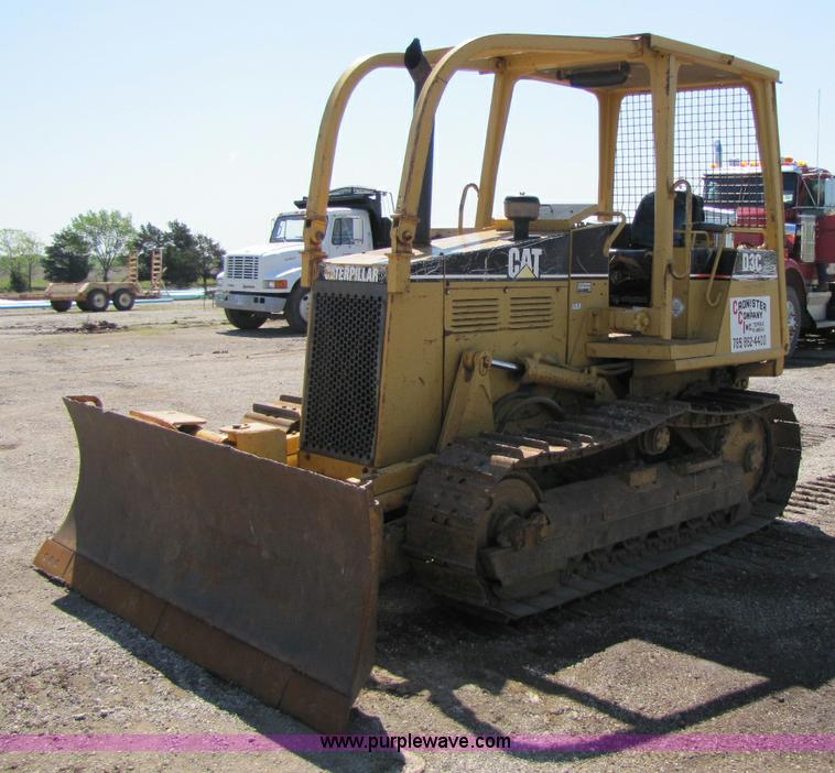 image for item 8478 Caterpillar D3C XL dozer